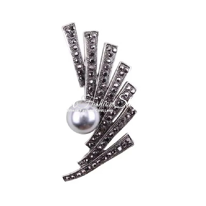 Antique-Inspired Brooch – Aurelia